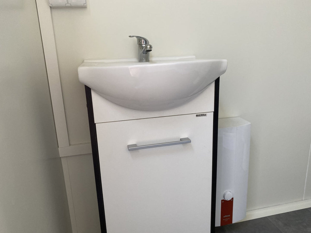 Mobiler Toilettenwagen mit Doppel-WC und Dusche – Sofort Einsatzbereit